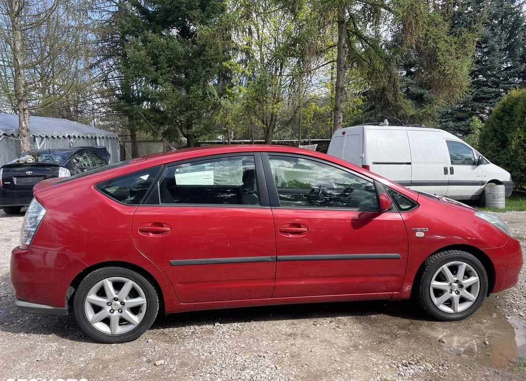 Toyota Prius cena 24500 przebieg: 205000, rok produkcji 2008 z Zielonka małe 232